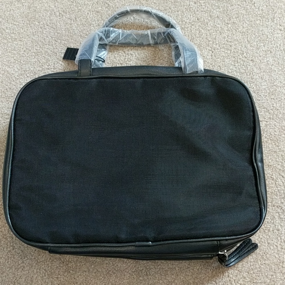 NWT Victoria's Secret hanger cosmetic bag - Picture 2 of 3